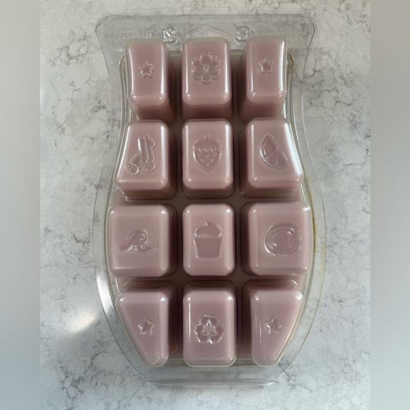 Scentsy Wax Brick - Frosted Petals - Picture 2 of 3